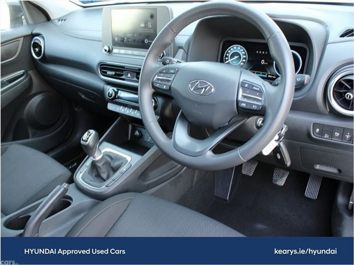 Hyundai KONA MPV, Petrol, 2023, White