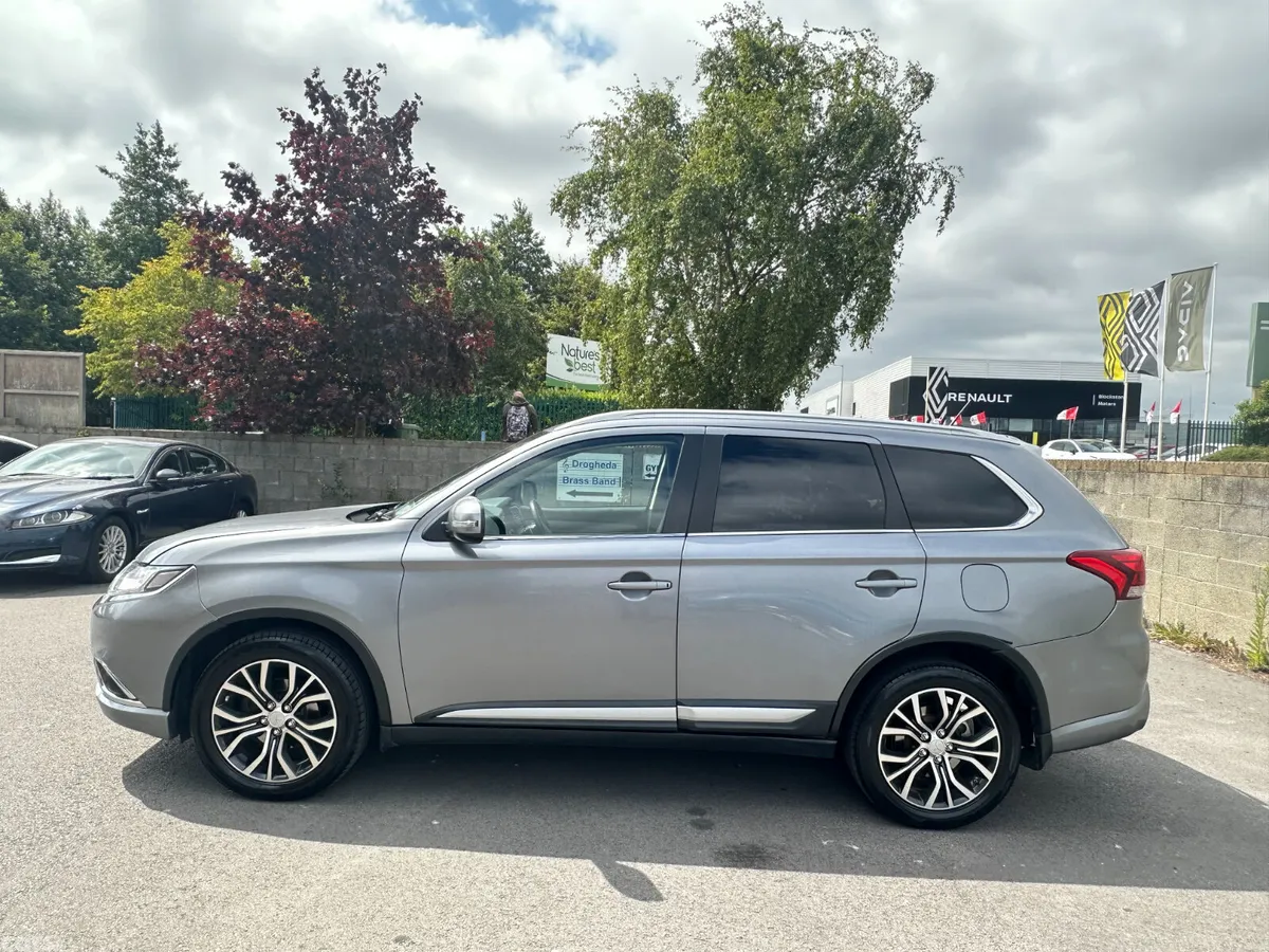 Mitsubishi Outlander SUV, Diesel, 2016, Grey