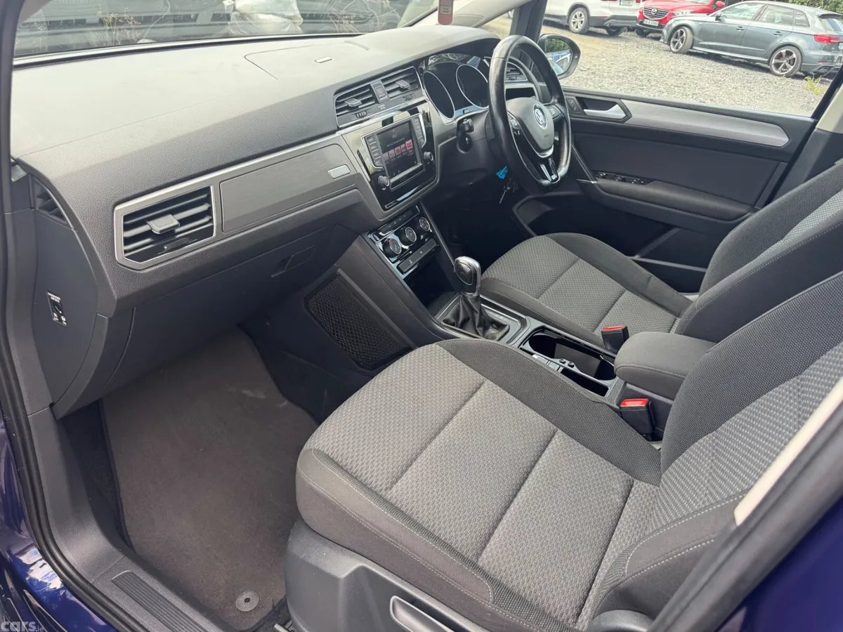 Volkswagen Touran MPV, Diesel, 2016, Blue