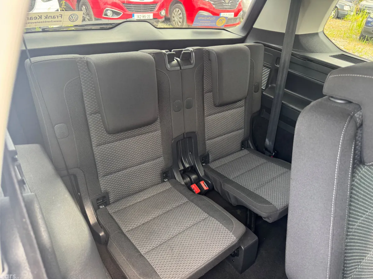 Volkswagen Touran MPV, Diesel, 2016, Blue