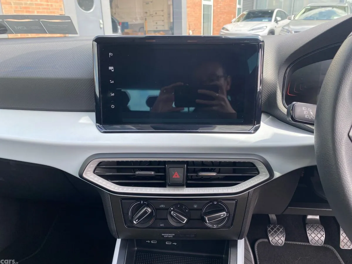SEAT Arona SUV, Petrol, 2024, White