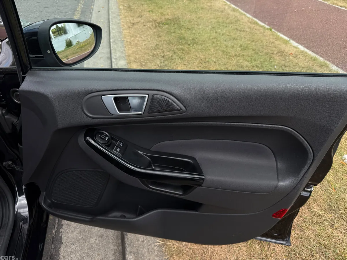 Ford Fiesta Hatchback, Petrol, 2015, Black