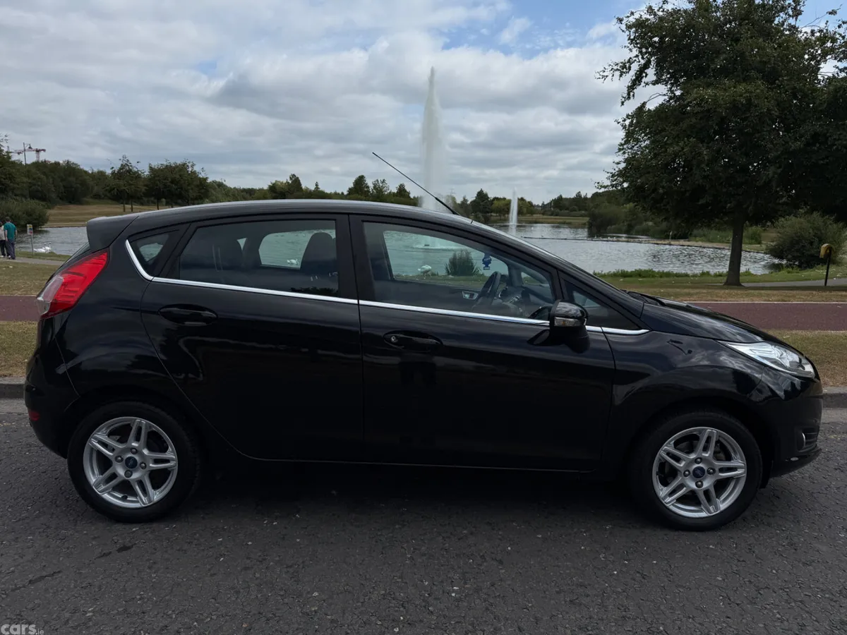 Ford Fiesta Hatchback, Petrol, 2015, Black