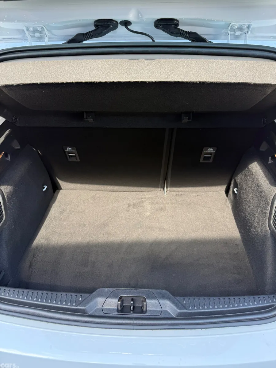 Ford Focus Hatchback, Petrol, 2020, White