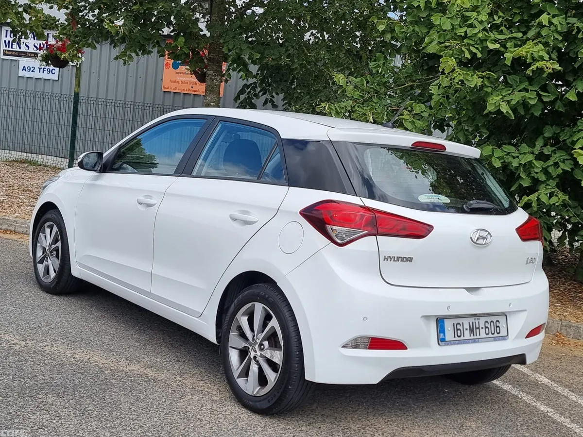 Hyundai i20 Hatchback, Diesel, 2016, White