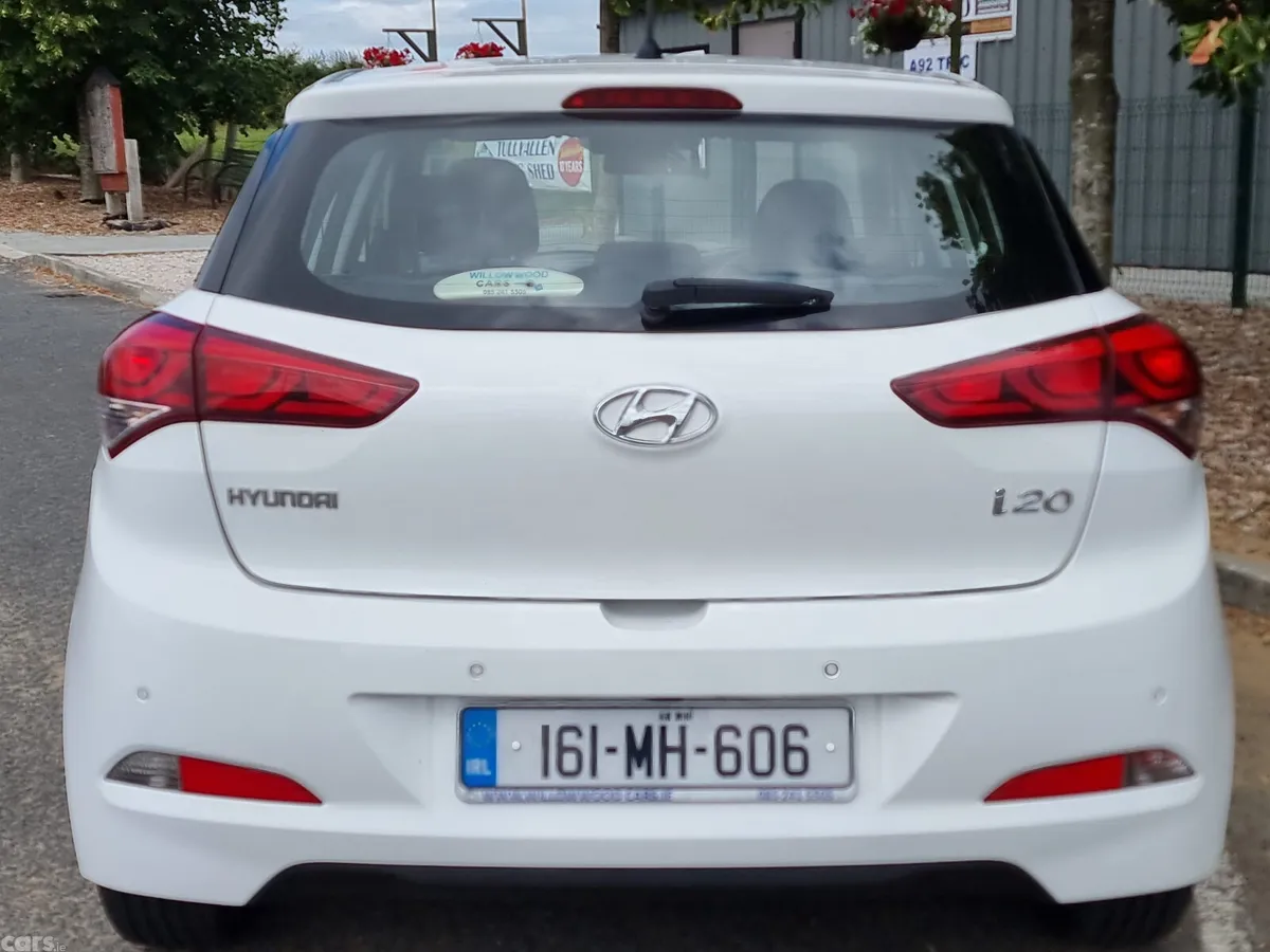 Hyundai i20 Hatchback, Diesel, 2016, White