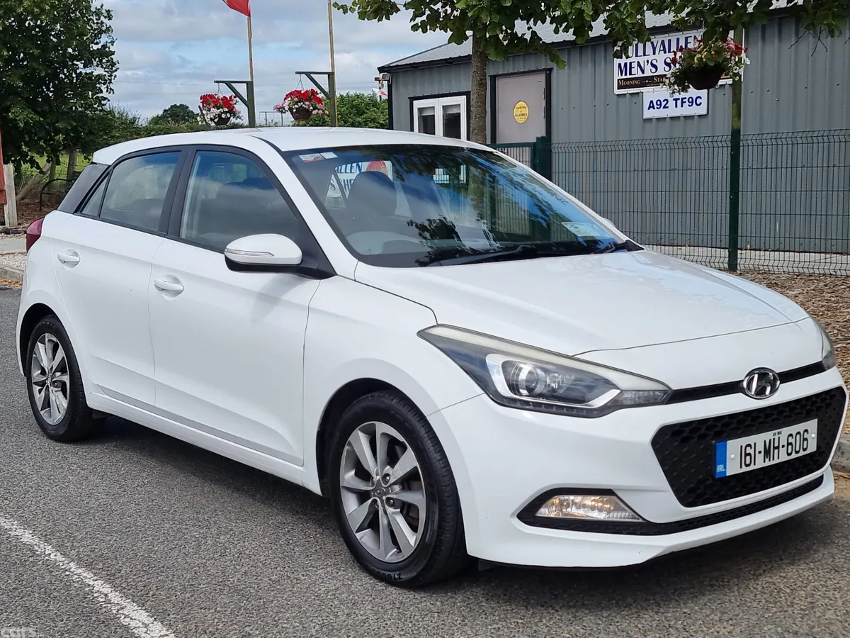 Hyundai i20 Hatchback, Diesel, 2016, White