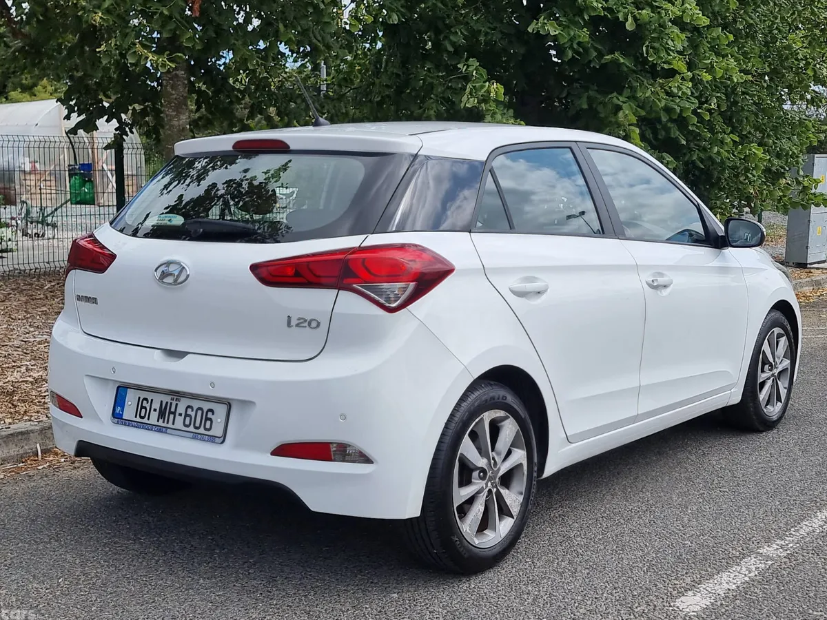 Hyundai i20 Hatchback, Diesel, 2016, White