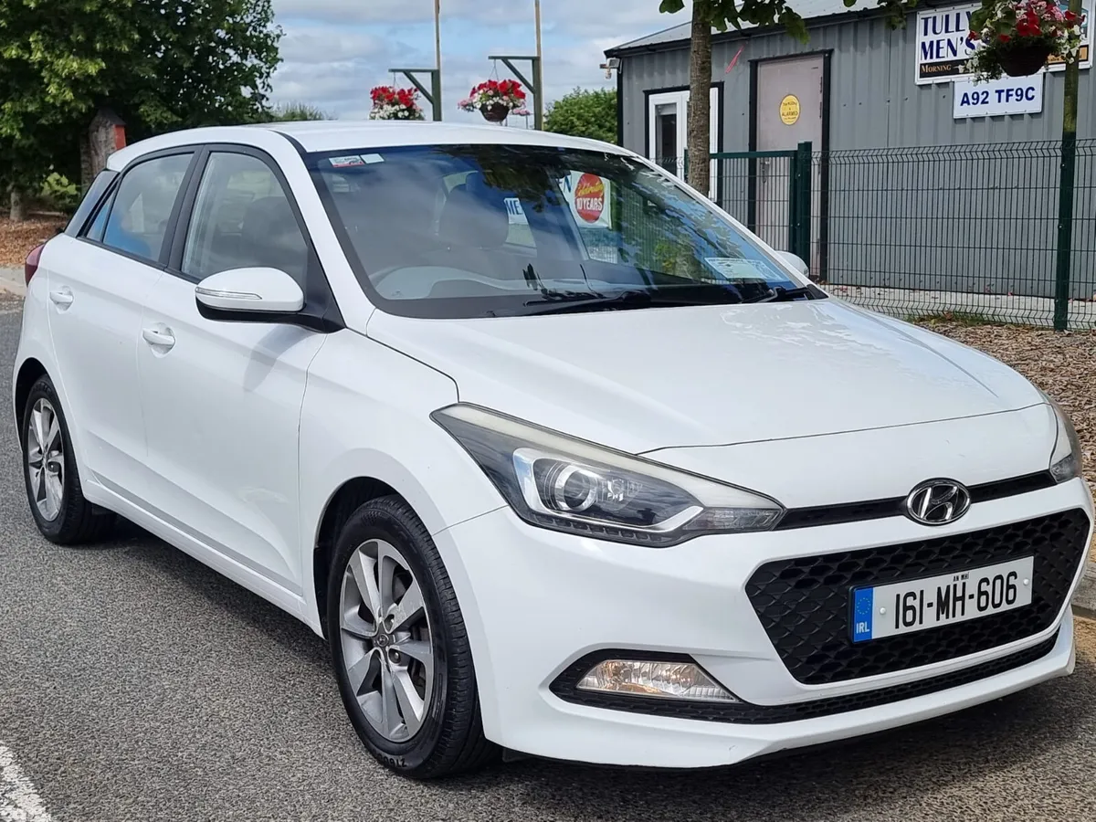 Hyundai i20 Hatchback, Diesel, 2016, White