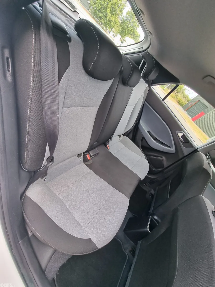 Hyundai i20 Hatchback, Diesel, 2016, White
