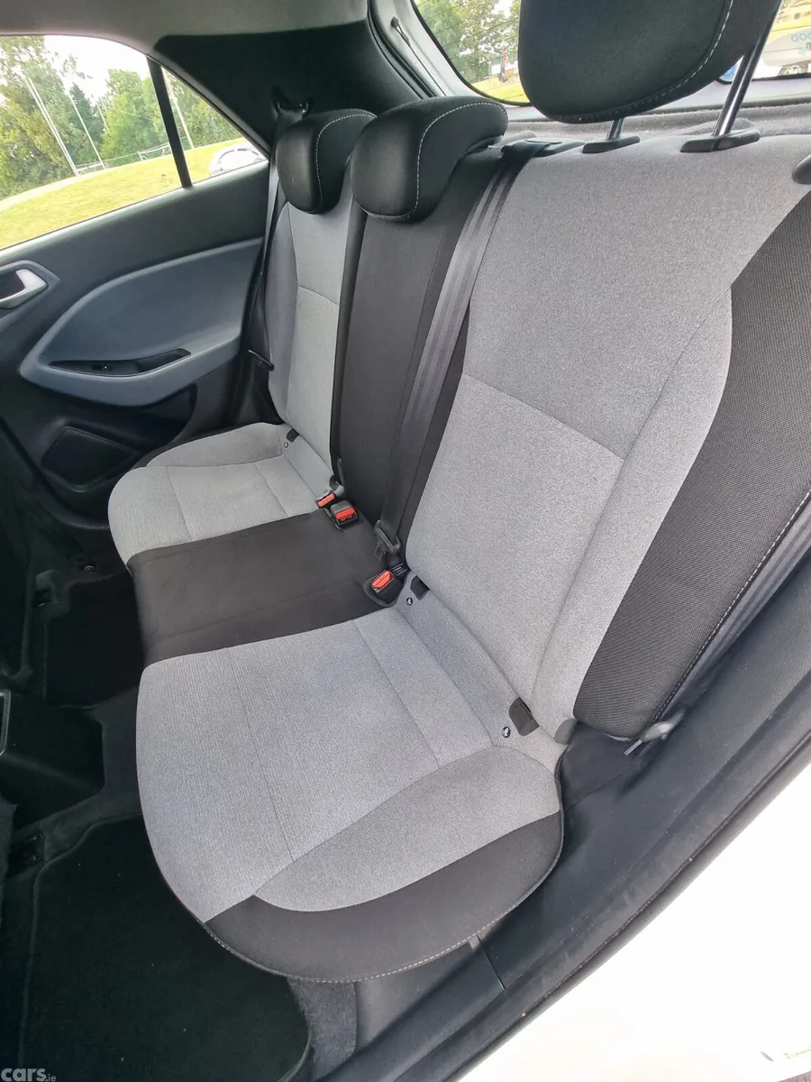 Hyundai i20 Hatchback, Diesel, 2016, White