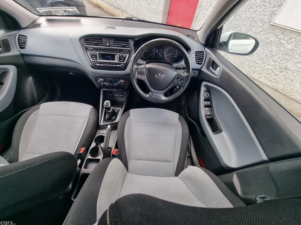Hyundai i20 Hatchback, Diesel, 2016, White
