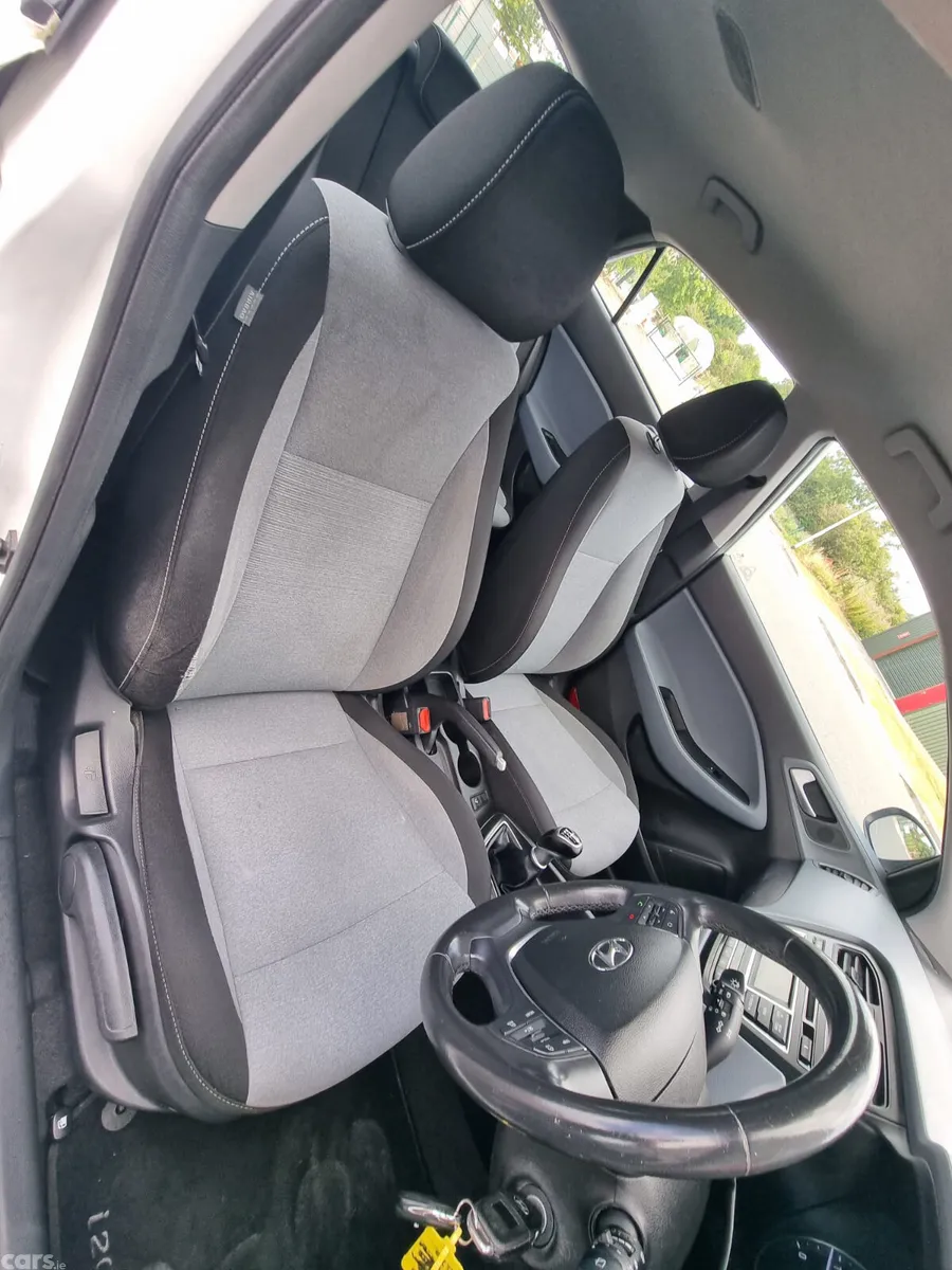 Hyundai i20 Hatchback, Diesel, 2016, White
