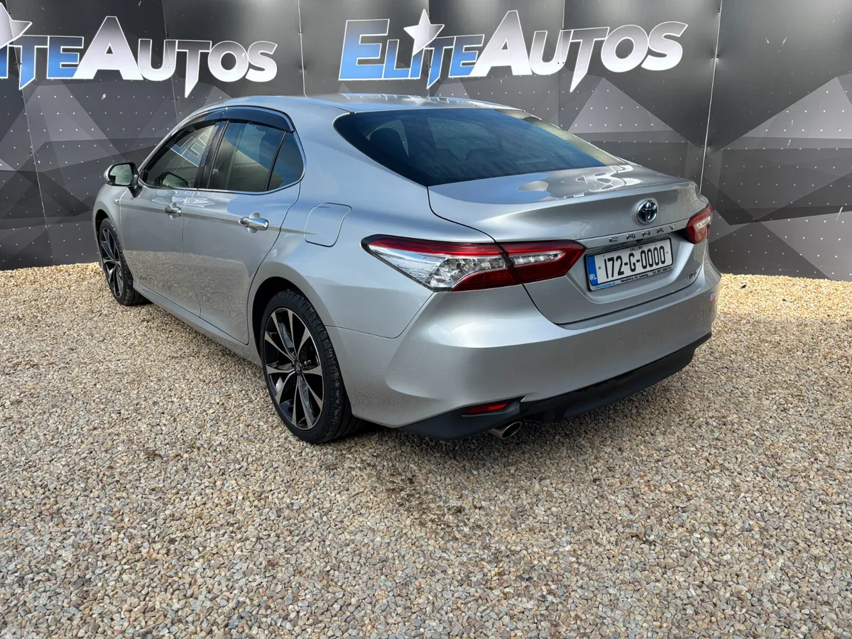 Toyota Camry Saloon, Petrol Hybrid, 2017, Silver