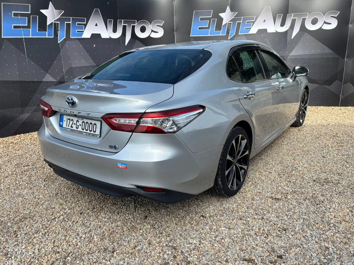 Toyota Camry Saloon, Petrol Hybrid, 2017, Silver