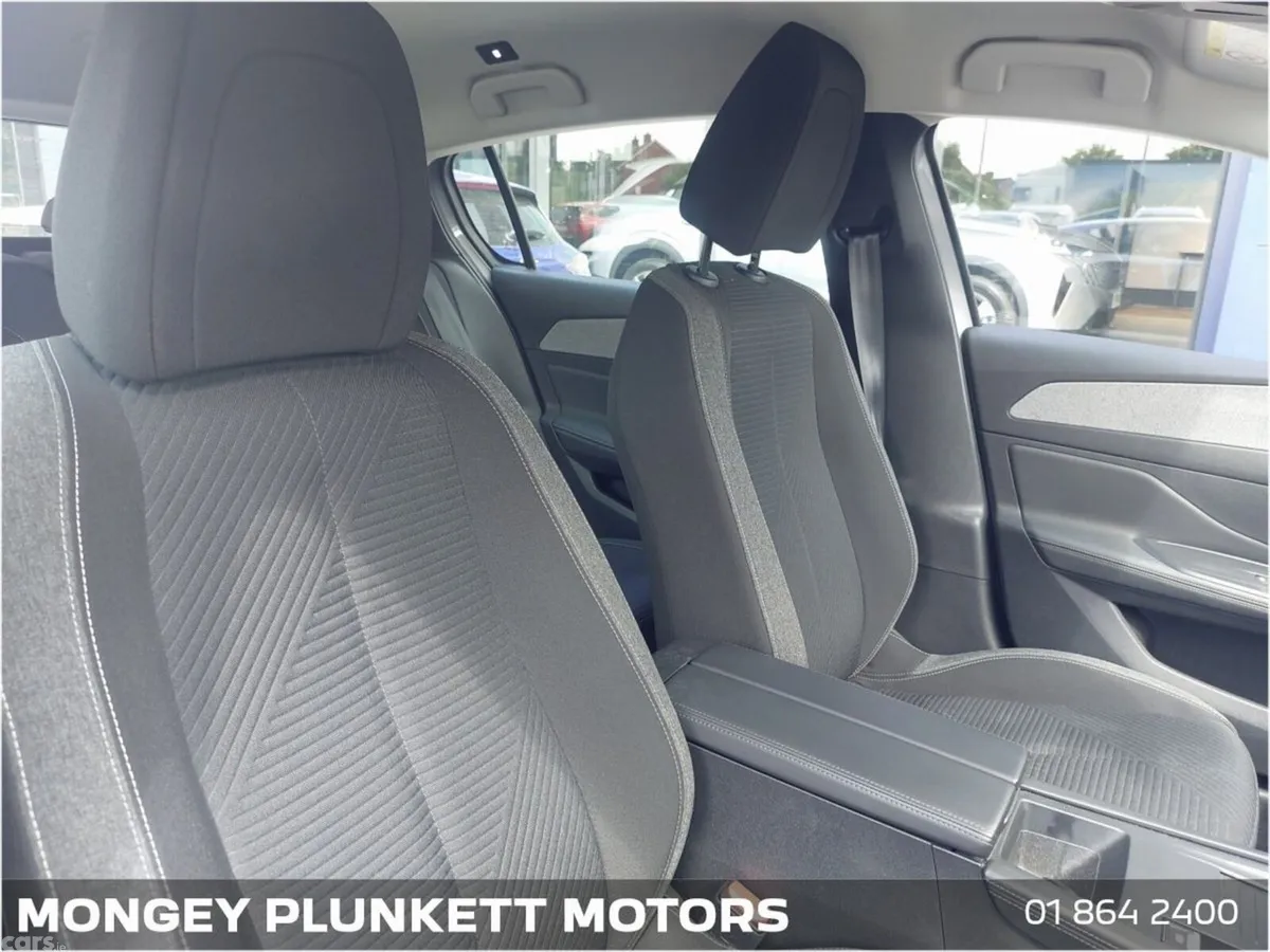 Peugeot 308 Hatchback, Petrol, 2022, Grey