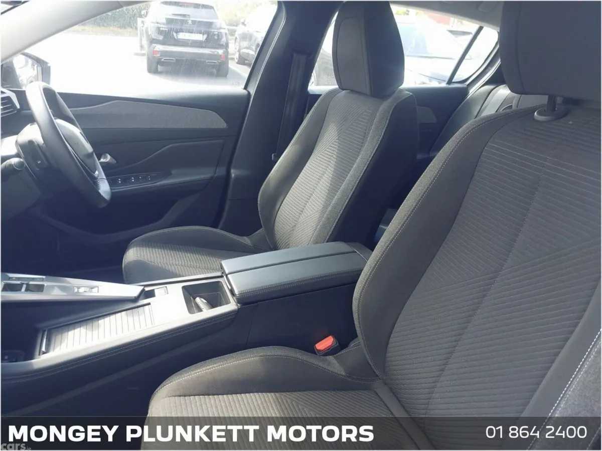 Peugeot 308 Hatchback, Petrol, 2022, Grey
