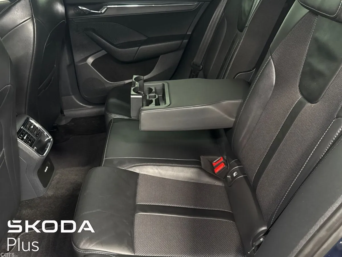 Skoda Octavia Saloon, Diesel, 2023, Blue