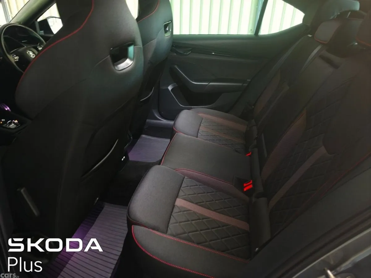 Skoda Octavia Saloon, Diesel, 2024, Grey
