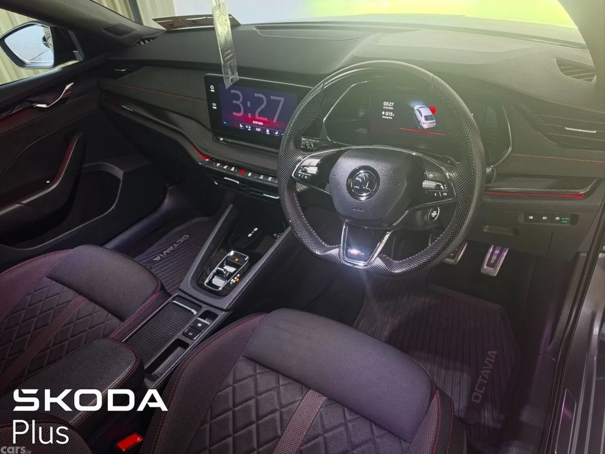 Skoda Octavia Saloon, Diesel, 2024, Grey