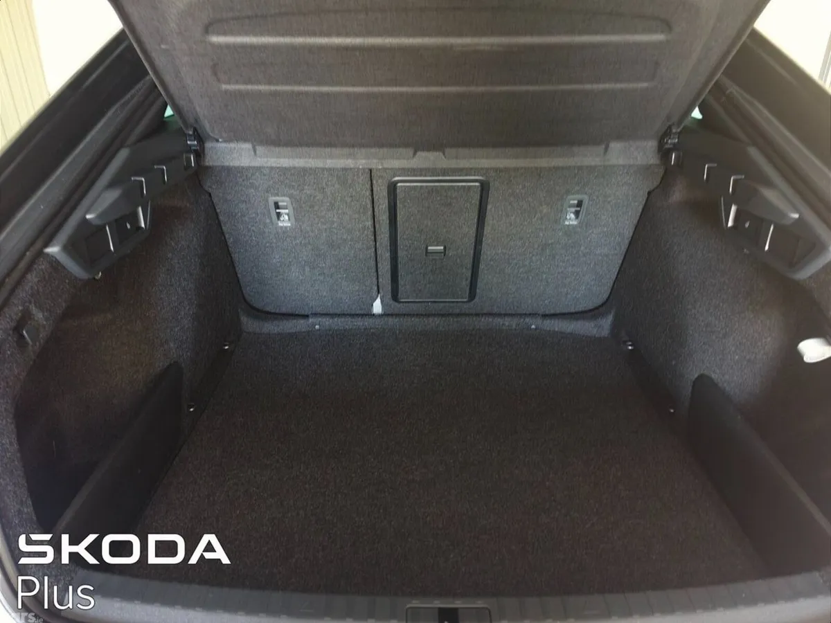 Skoda Octavia Saloon, Diesel, 2024, Grey