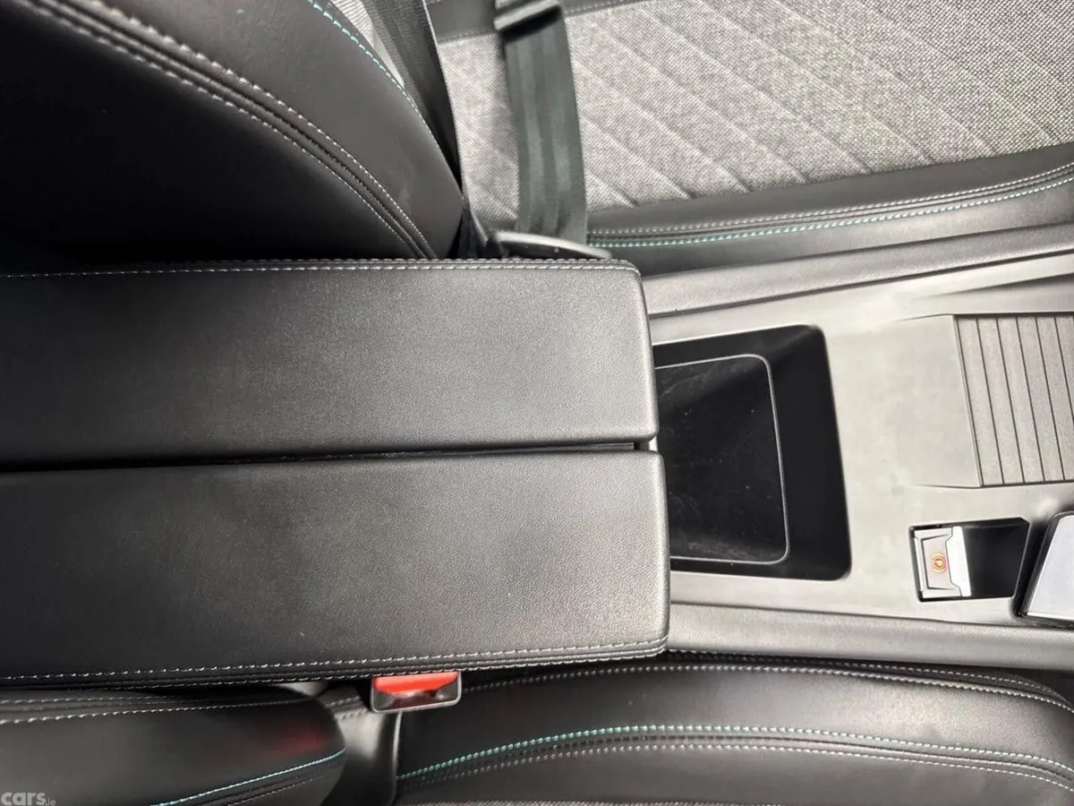 Peugeot 408 Hatchback, Petrol, 2024, Grey