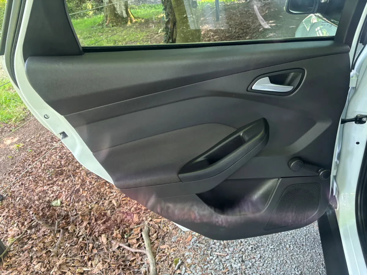 Ford Focus Hatchback, Petrol, 2013, White
