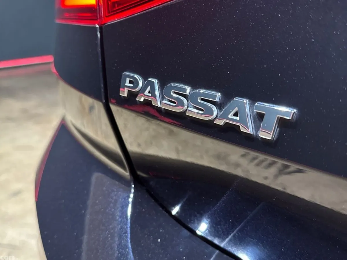 Volkswagen Passat Saloon, Petrol, 2019, Black
