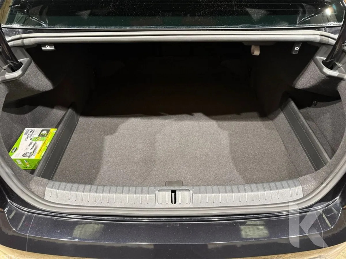 Volkswagen Passat Saloon, Petrol, 2019, Black