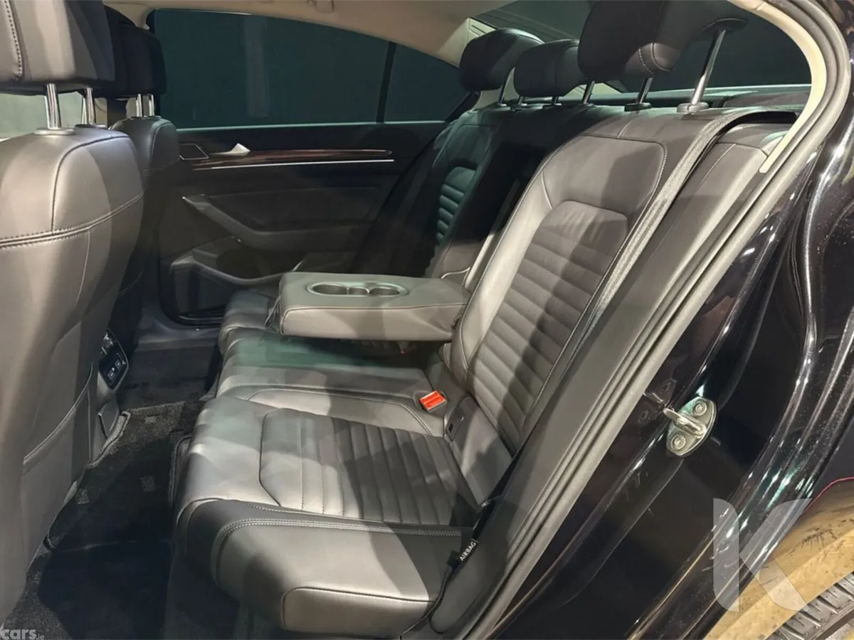 Volkswagen Passat Saloon, Petrol, 2019, Black