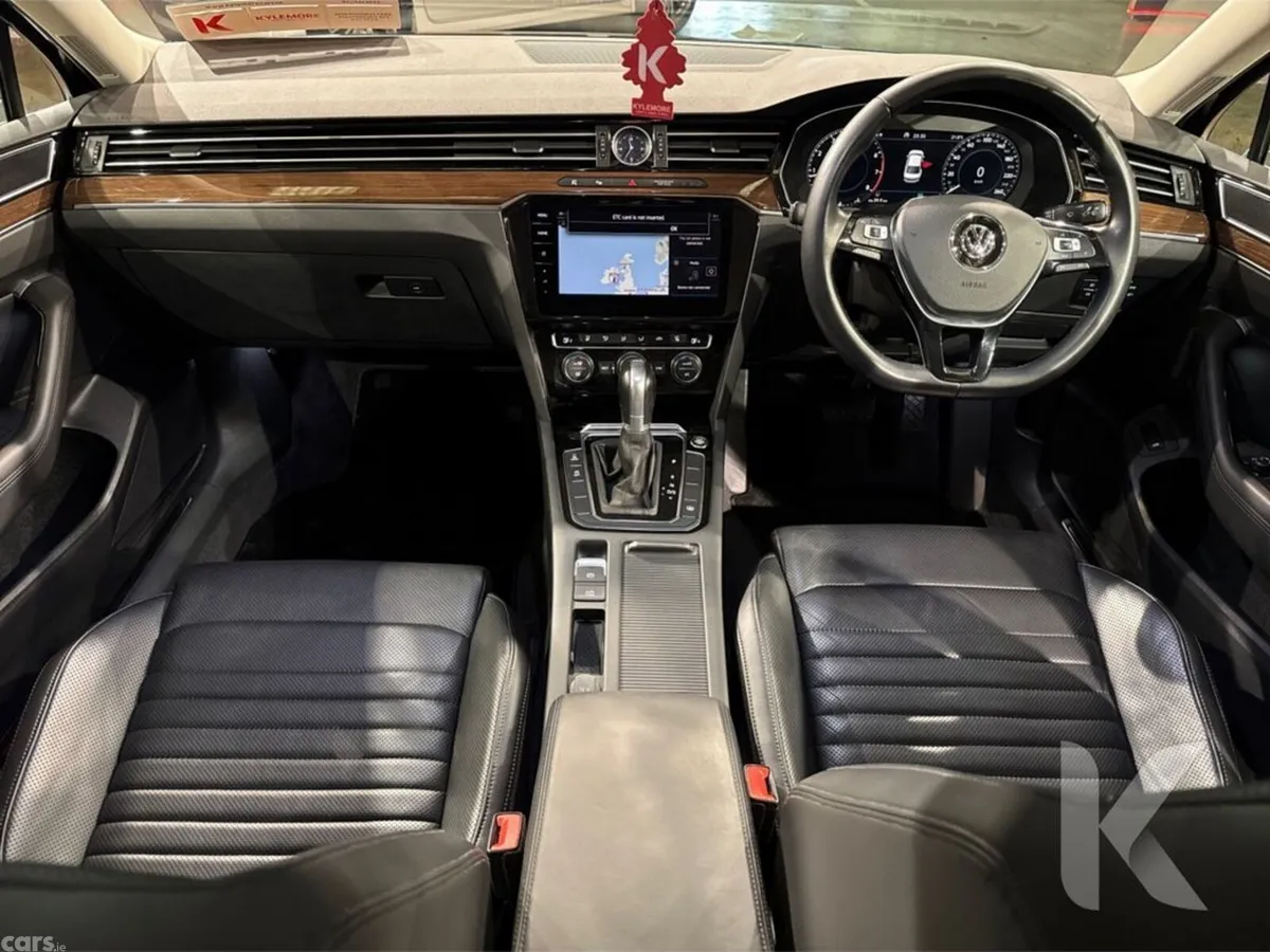 Volkswagen Passat Saloon, Petrol, 2019, Black