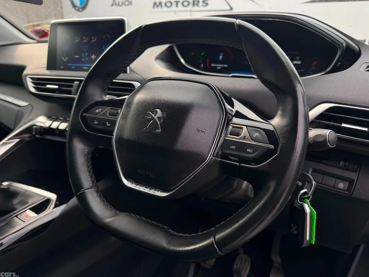 Peugeot 3008 MPV, Petrol, 2018, White