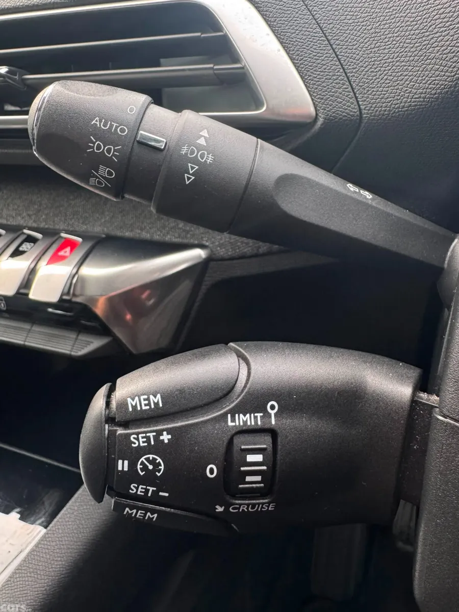 Peugeot 3008 MPV, Petrol, 2018, White