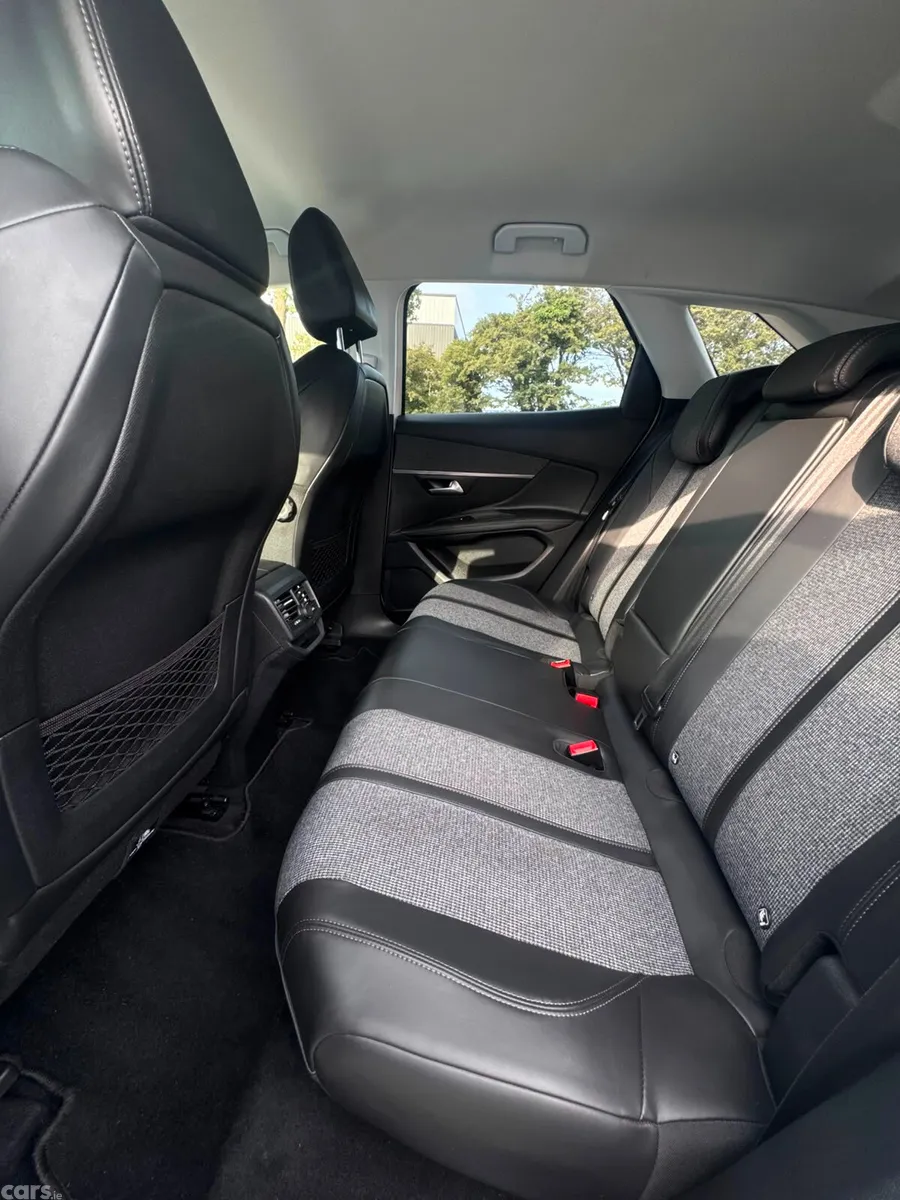 Peugeot 3008 MPV, Petrol, 2018, White