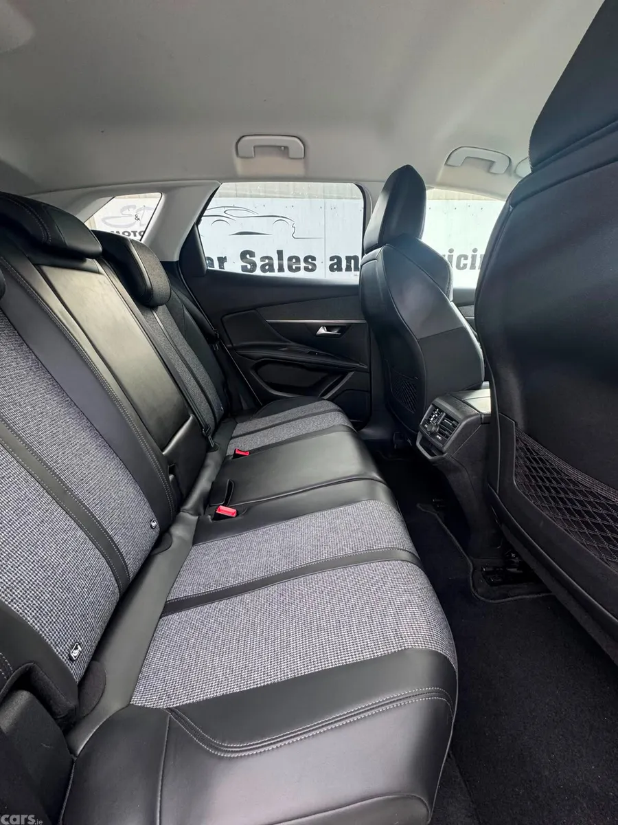 Peugeot 3008 MPV, Petrol, 2018, White