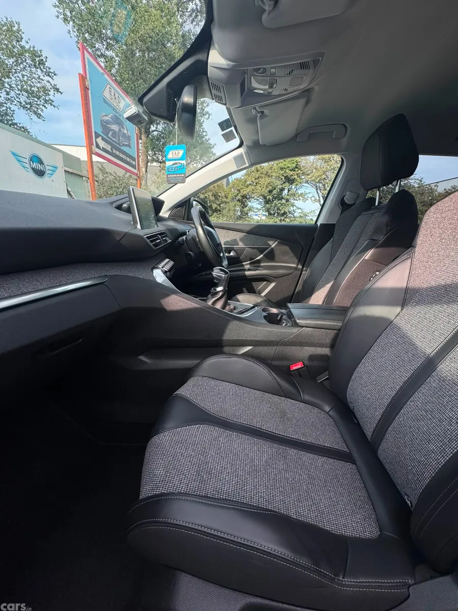 Peugeot 3008 MPV, Petrol, 2018, White
