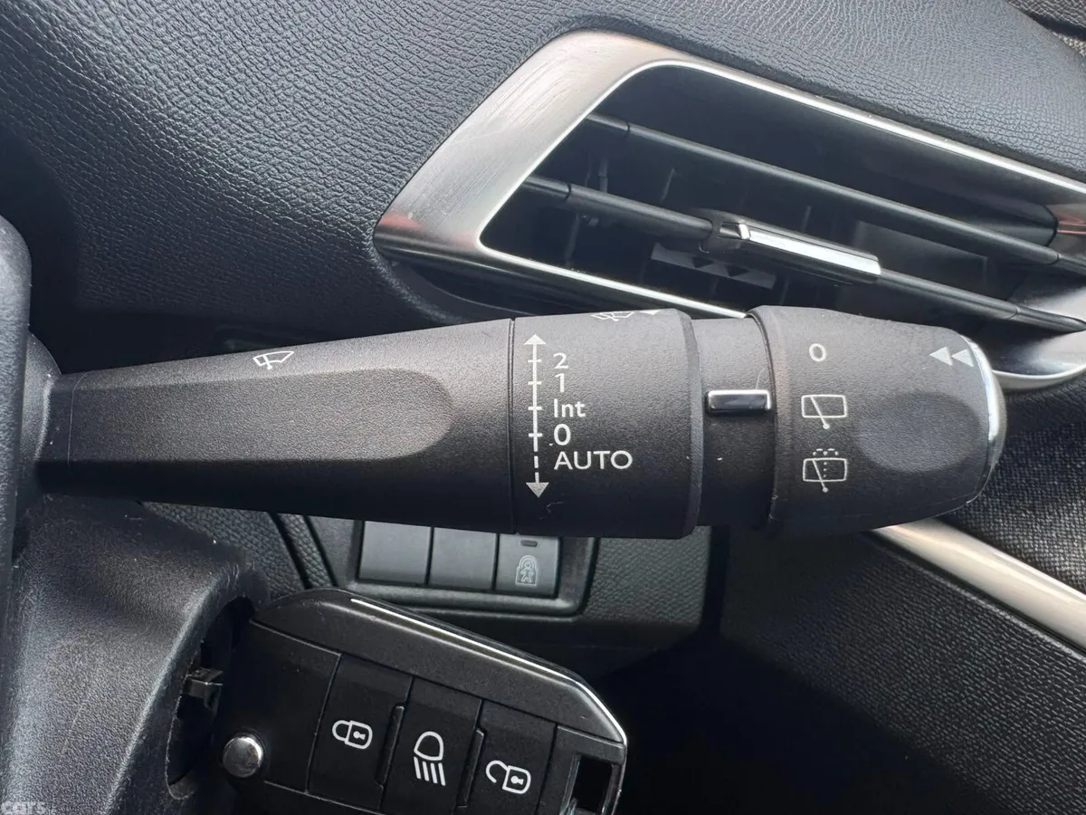 Peugeot 3008 MPV, Petrol, 2018, White
