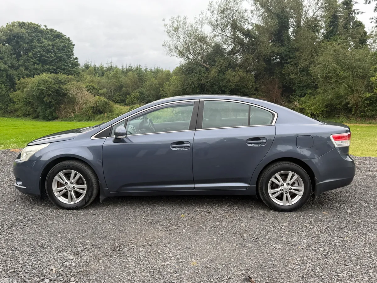 Toyota Avensis Saloon, Diesel, 2009, Blue