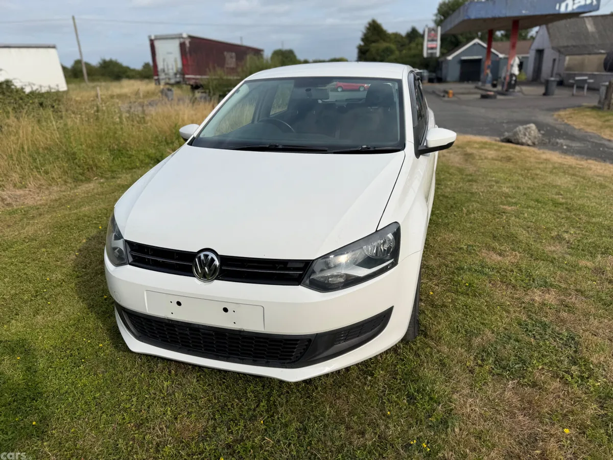 Volkswagen Polo Hatchback, Petrol, 2013, White