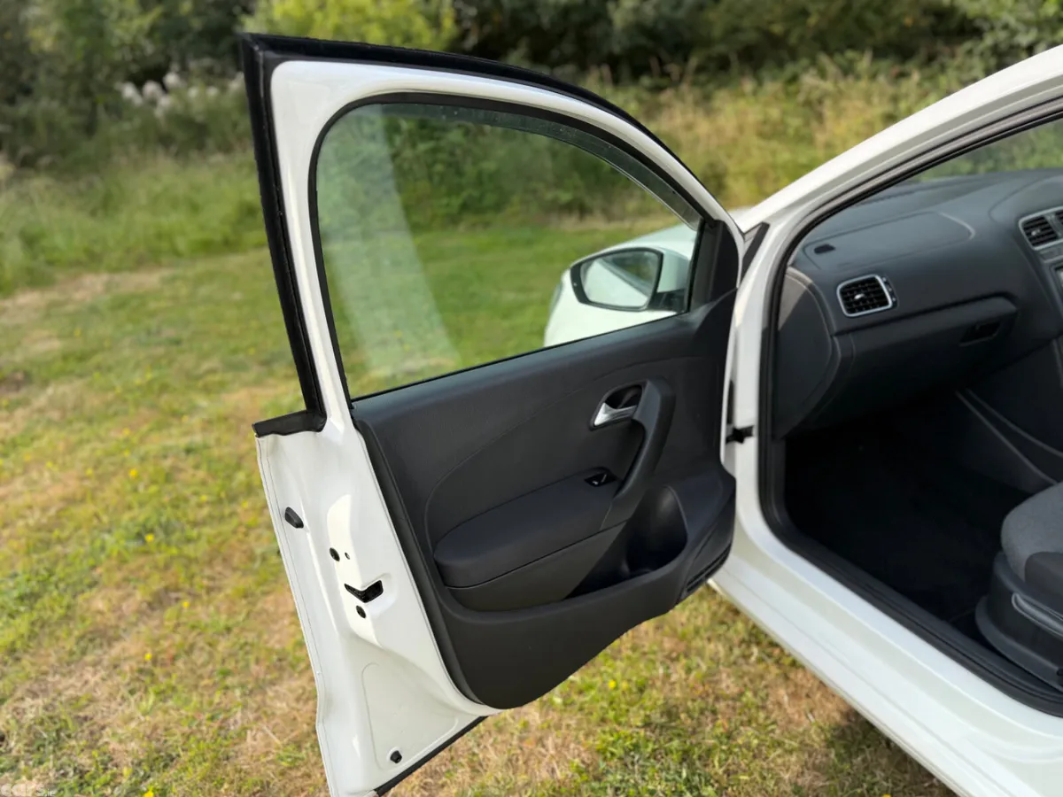 Volkswagen Polo Hatchback, Petrol, 2013, White