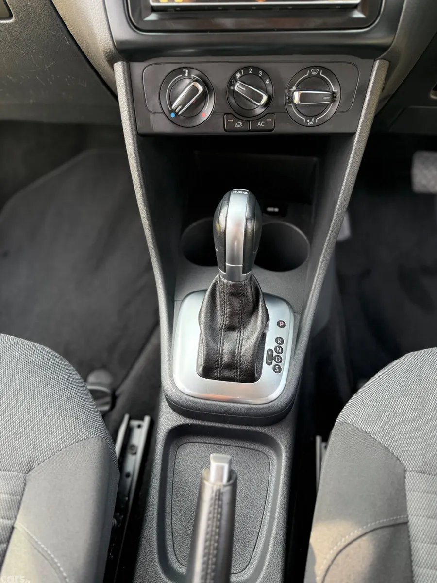 Volkswagen Polo Hatchback, Petrol, 2013, White