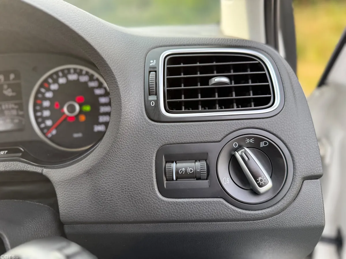 Volkswagen Polo Hatchback, Petrol, 2013, White