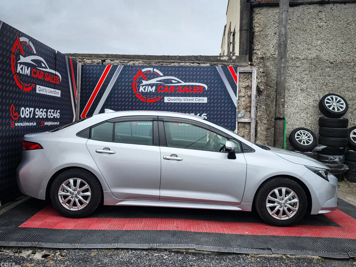 Toyota Corolla Saloon, Petrol Hybrid, 2023, Silver