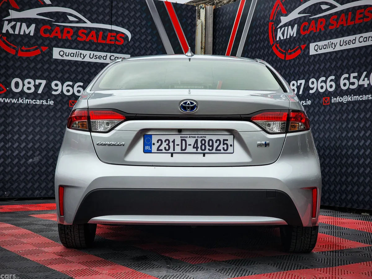 Toyota Corolla Saloon, Petrol Hybrid, 2023, Silver
