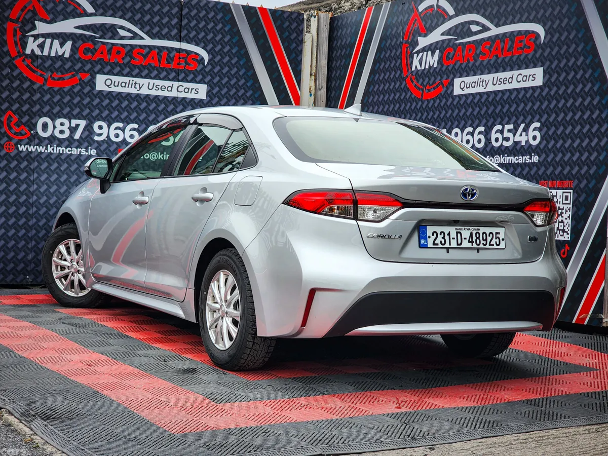 Toyota Corolla Saloon, Petrol Hybrid, 2023, Silver