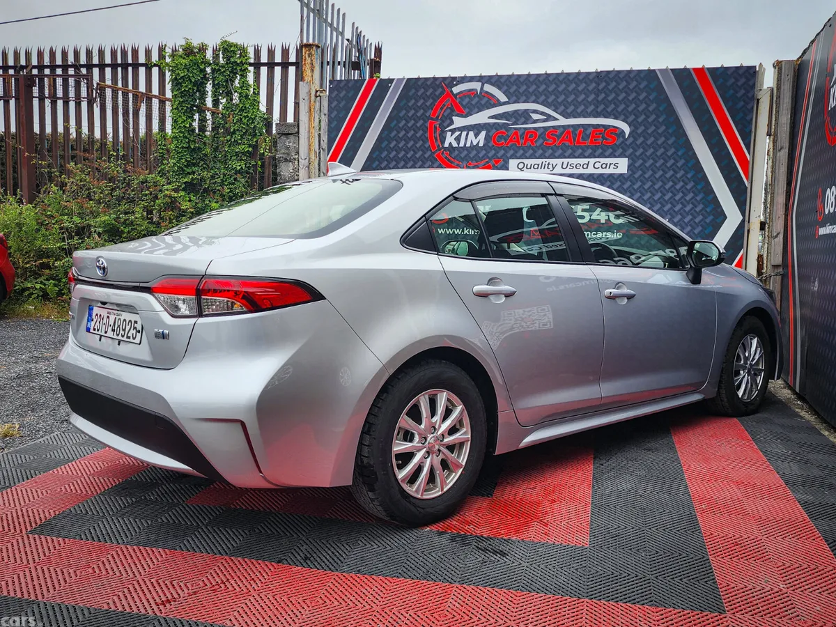 Toyota Corolla Saloon, Petrol Hybrid, 2023, Silver