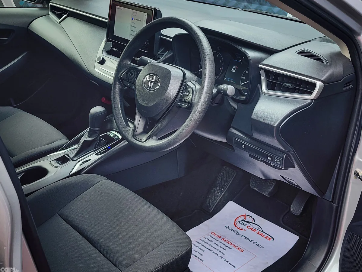 Toyota Corolla Saloon, Petrol Hybrid, 2023, Silver