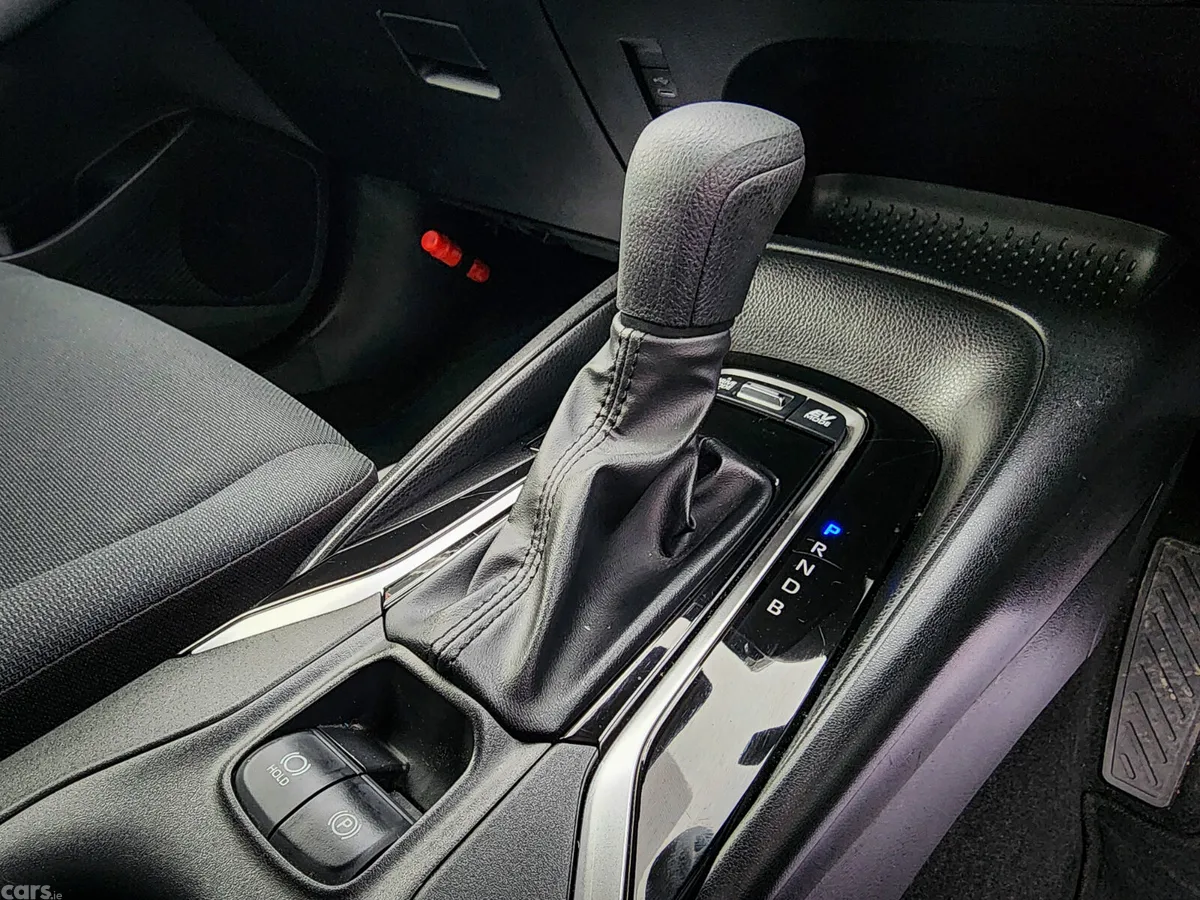 Toyota Corolla Saloon, Petrol Hybrid, 2023, Silver
