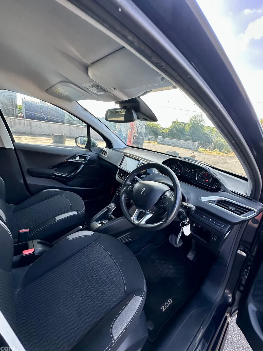 Peugeot 208 Hatchback, Petrol, 2016, Blue