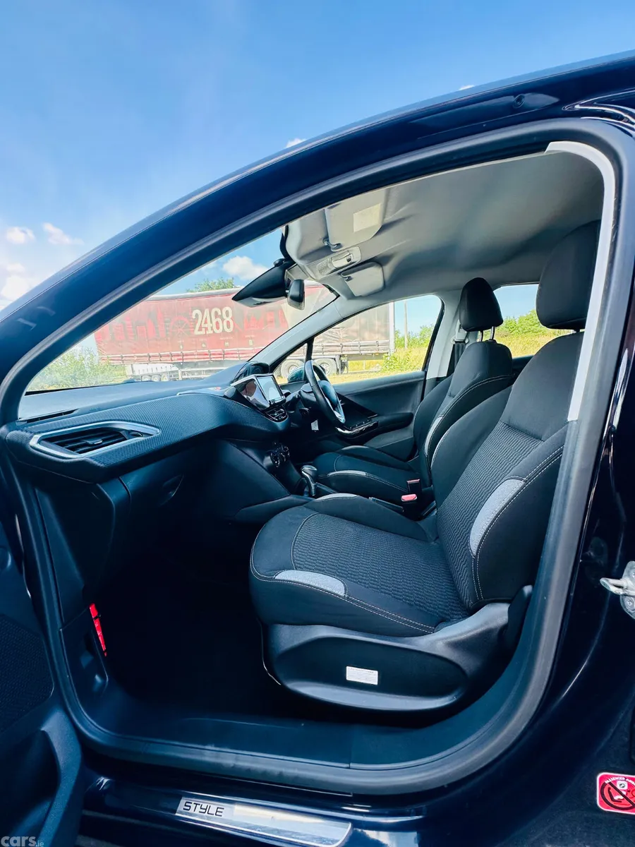 Peugeot 208 Hatchback, Petrol, 2016, Blue